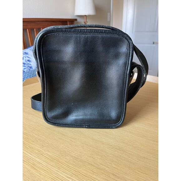 Coach | Vintage Black Leather Camera Shoulder Bag Style 9817 - Picture 2 of 9